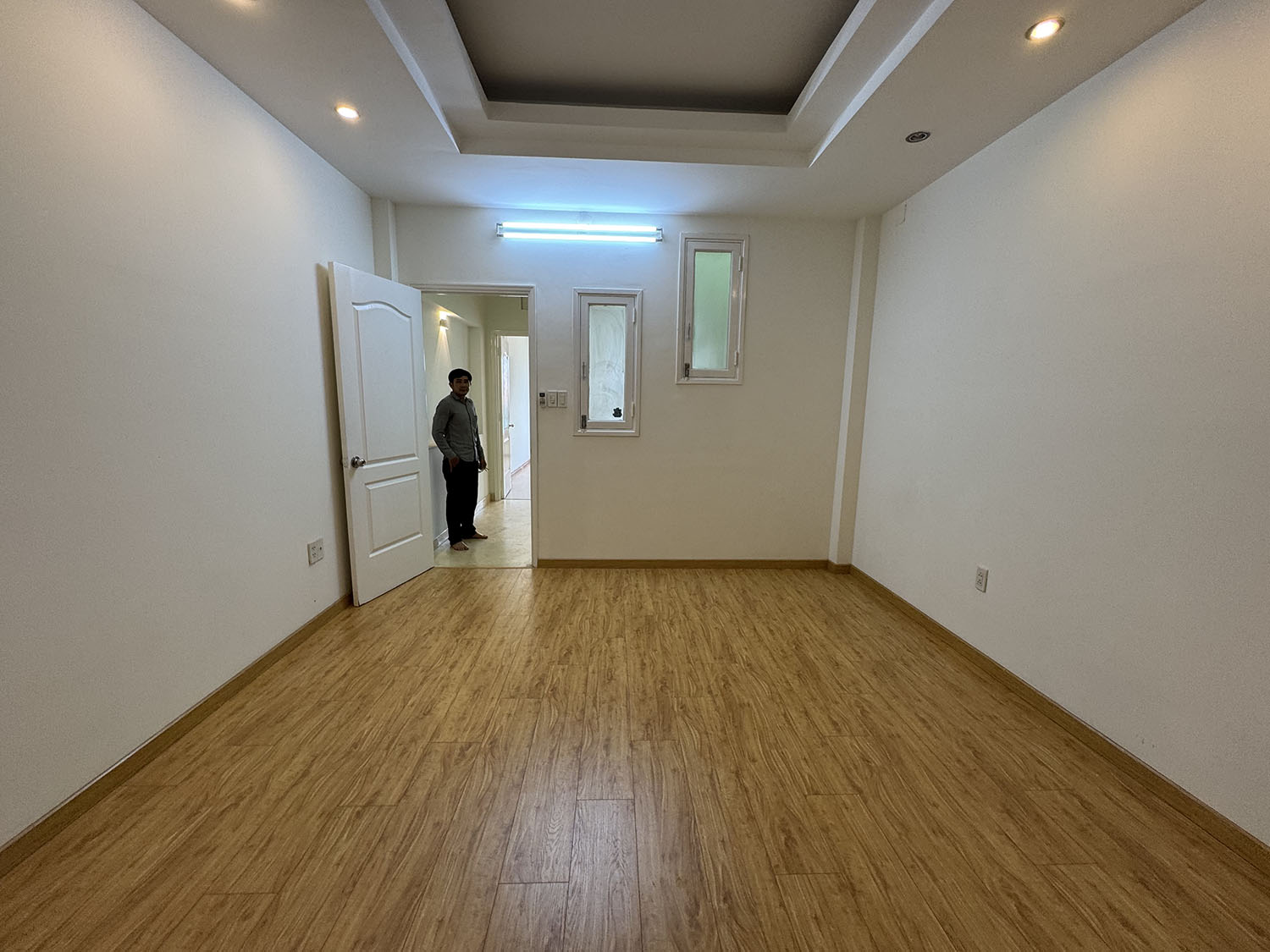 Nhà phố 3 lầu (DTKV: 4m x 15,5m=62m2) hẻm nhựa 8m khu kinh doanh sầm uất và người nước ở Lê Văn Sỹ